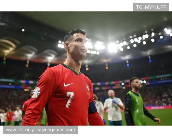 C罗：被嘘是队友的保护罩，我只是尽力进球